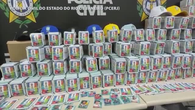 Полиция Рио изъяла 200 000 поддельных наклеек чемпионата мира и фальшивые футболки сборной Бразилии