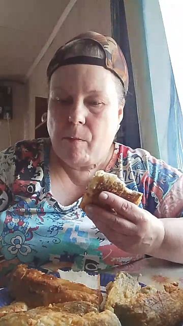 Мукбанк рыба жареная с речки смотреть онлайн