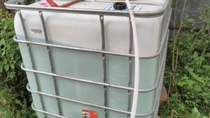 Продолжаю совершенствовать капельный полив. Купил еврокуб для него.