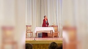 Спектакль на сцене Алатырского дворца культуры «убегая от тебя»
