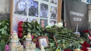 В Старобельске неподалёку от места трагедии воздвигнут стихийный мемориал в память жертв 🥀🥀🥀🥀