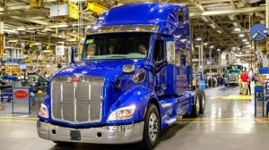 Экскурсия на завод по производству грузовиков Peterbilt. Цех по производству тяжелых грузовиков.