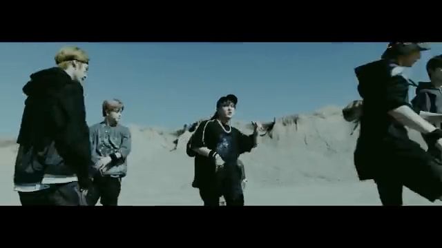 Stray Kids
Easy M/V