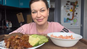 МУКБАНГ КАРТОФЕЛЬНОЕ ПЮРЕ С МЯСОМ/САЛАТ МОРКОВКА С ЧЕСНОКОМ/MUKBANG ЕДА ОБЖОР