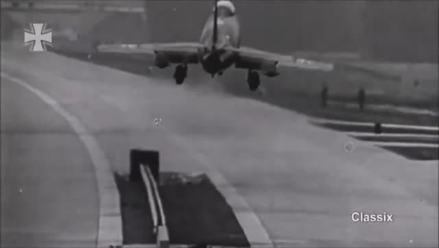 German Fiat G-91R-3 exercise on highway in 1967 смотреть онлайн