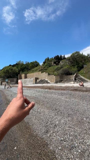 Пляж Черный бугор в Алупке. Крым 2026