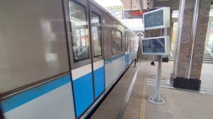 электропоезд 81-740 Русич отправляется со станции Кунцевская