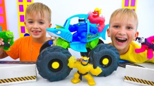 366. Влад и Ники играют с игрушками героями гуджитсу