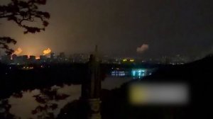 Панорама ночного Киева в ходе ракетного удара возмездия