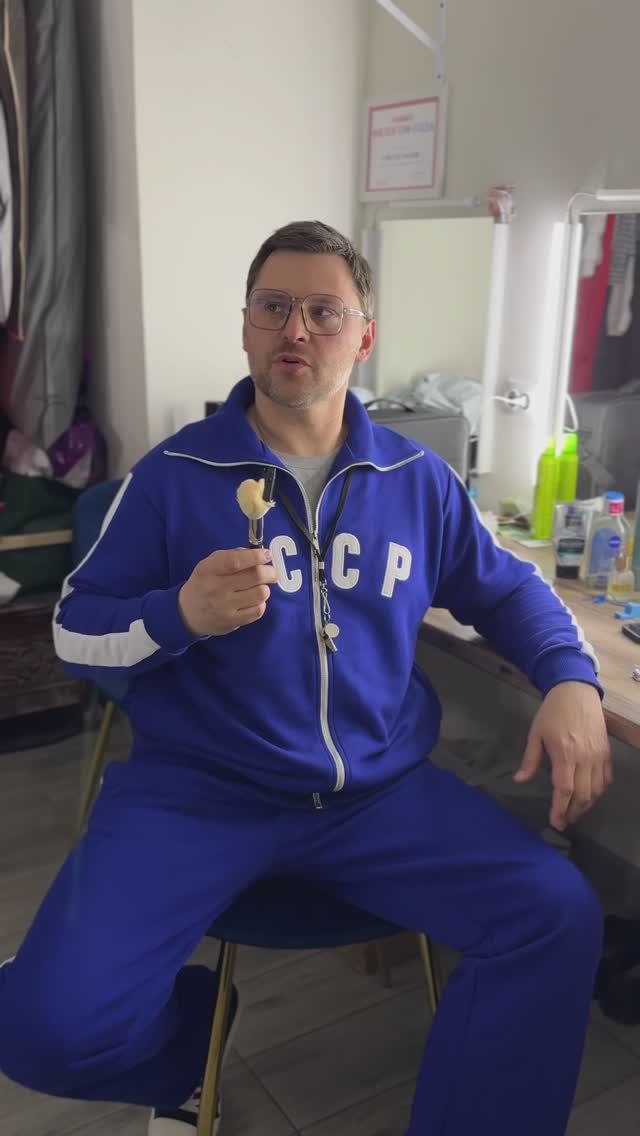 В гримерке театра 🎬 смотреть онлайн