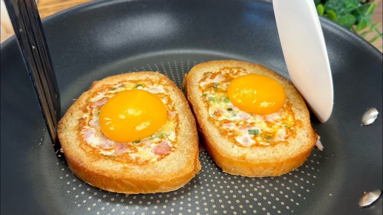 7 МИНУТ Сытный Завтрак на одной сковороде. Как приготовить вкусные горячие бутерброды на сковороде. смотреть онлайн