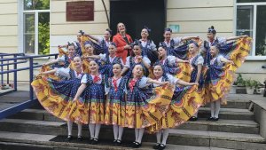 Танец «Полечка с сюрпризом»