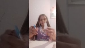 делаем зайца из цветной бумаги ножниц и клея Ну и скотчем