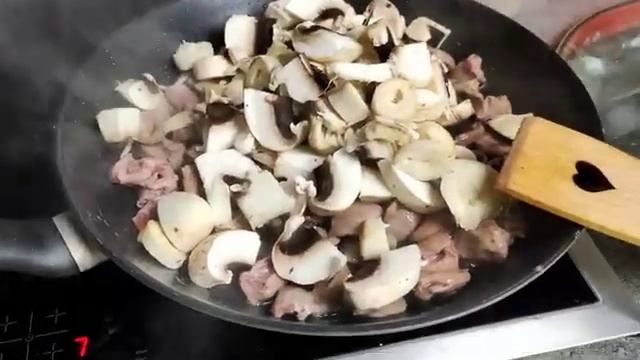 Готовлю вкуснейшие куриные сердечки с грибами в сливочном соусе. Обзор. смотреть онлайн