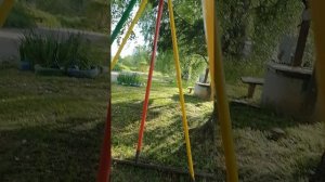 Артём мой друг в деревне делает трюки