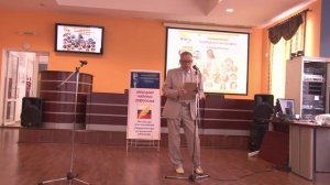 Москаленко В.А. вручает грамоту Минкультуры Е.Садовской  СМС-2026
