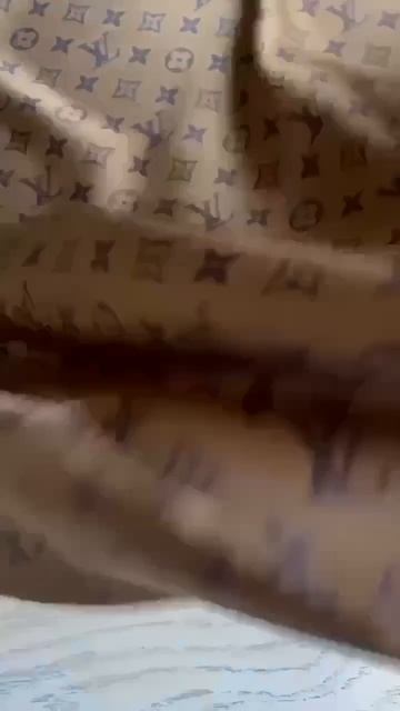 Шикарный 100% натуральный твиловый шёлк от LOUIS VUITTON смотреть онлайн