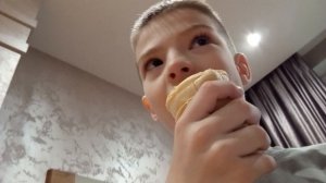 24 часа сидим в 1 и той же комнате.