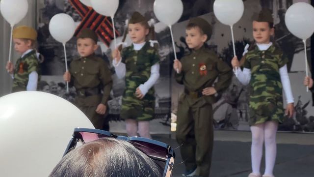 Танец « Белые шарики» на день Победы смотреть онлайн