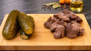 Вкусный САЛАТ с куриной печенью! Попробовал и 100% буду готовить на Пасху! Простой салат!