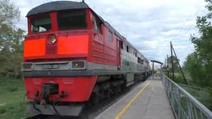 Старобуфный тепловоз 2тэ116 с коротким грузовым поездом