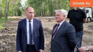 Глава Комсомольска проинспектировал реконструкцию парка