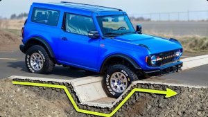 Автомобили против перевёрнутых лежачих полицейских #4 в BeamNG Drive!