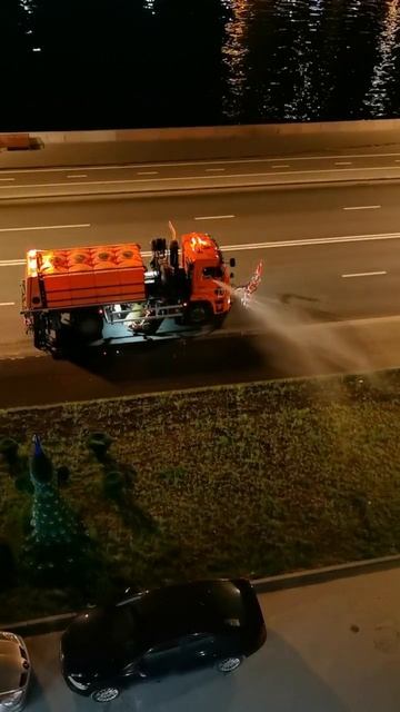 Как в Москве поливают газоны смотреть онлайн