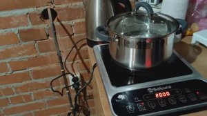 Муж купил плитку и кастрюлю.Я купила заборчик