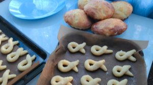 Испекла гостинцев. Собираюсь ехать в город.