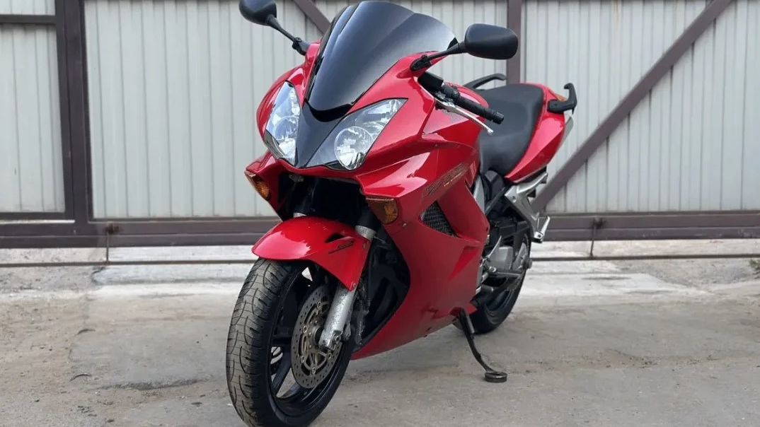 Honda VFR 800, 2002, 45 000 км смотреть онлайн
