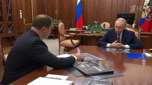 Развитие Омской области Владимир Путин обсудил с губернатором региона.