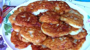 Сытные и очень вкусные оладьи на завтрак.