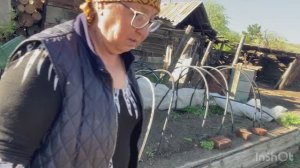 Живу в развалюхе Осталась за старшую