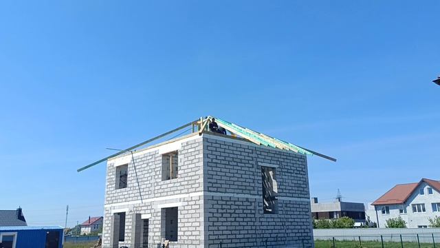 Дом 174 м² в пос. Заозерье, монтаж кровли по проекту "Богатырь" amberhouse39.ru/catalog/bogatyrj