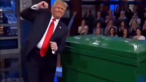 Дональд Трамп выкинул в мусорку ведущего The Late Show Стивена Кольбера - ИИ