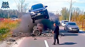 70 сумасшедших моментов автокатастроф. Подборка# идиоты в машинах мгновенно поймали карму на камеру