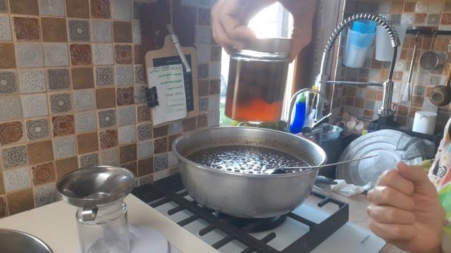 И будет стыдно. Ю.Н. надел юбку. Опоздали на шишку.