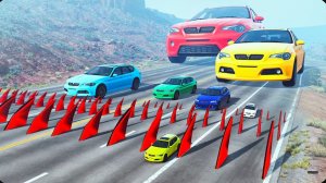 Гигантские, обычные и маленькие машины против шипов в BeamNG Drive!