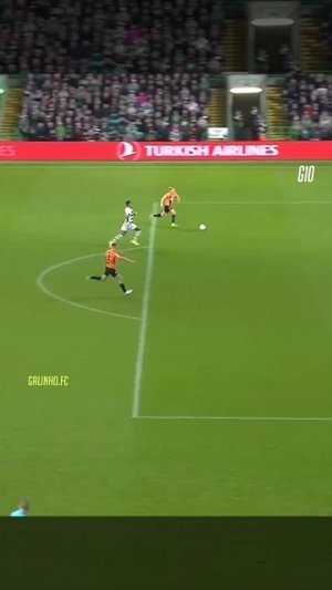 0 IQ Moments in Football 😂 #shorts (6)