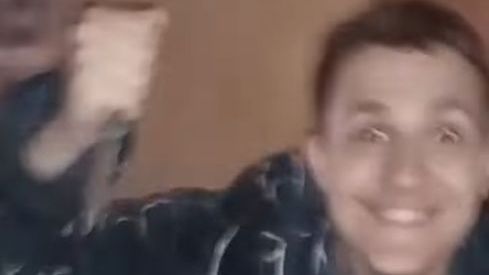 ОН НОЖ ВЗЯЛ!!!