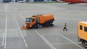 #техника #контейнер #truck #грузовик #спец #garbage #fly #aeroport #plan #аэропорт #самолет