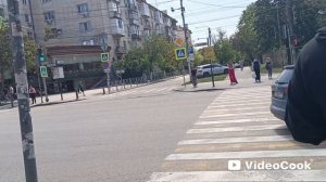 1000187004.mp4 Бегу на встречу с сестрой.