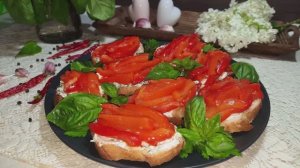 Ярко, вкусно! Подойдёт на любой праздник! Тосты с творожным сыром и запечёнными перцами!😋😋😋
