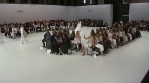 Показ свадебной коллекции Marta Martí 2025