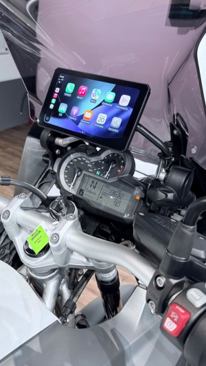 2013 BMW R1200GS Alpine White 13K CarPlay (VIN WB10***8933)