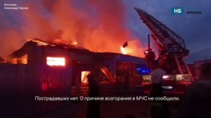 При въезде в Брянск сгорела мебельная фабрика