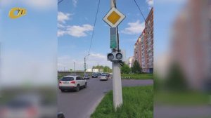 СОТРУДНИКИ ГКС ЖЕЛЕЗНОГОРСКА ПРОВОДЯТ УСТАНОВКУ ИНФОРМАЦИОННЫХ СЕКЦИЙ НА СВЕТОФОРАХ ГОРОДА