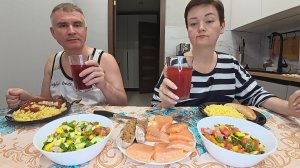 Мукбанг ПОМЯНУЛИ тётю, вспомнили БЫЛОЕ, обсудили бедующее и НАСТОЯЩЕЕ! Семейный ужин в России