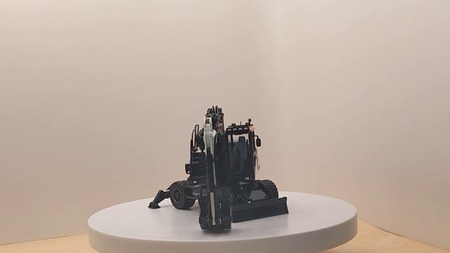 Колëсный экскаватор Develon DX165WR Concept X. в масштабе 1:50, производитель модели 